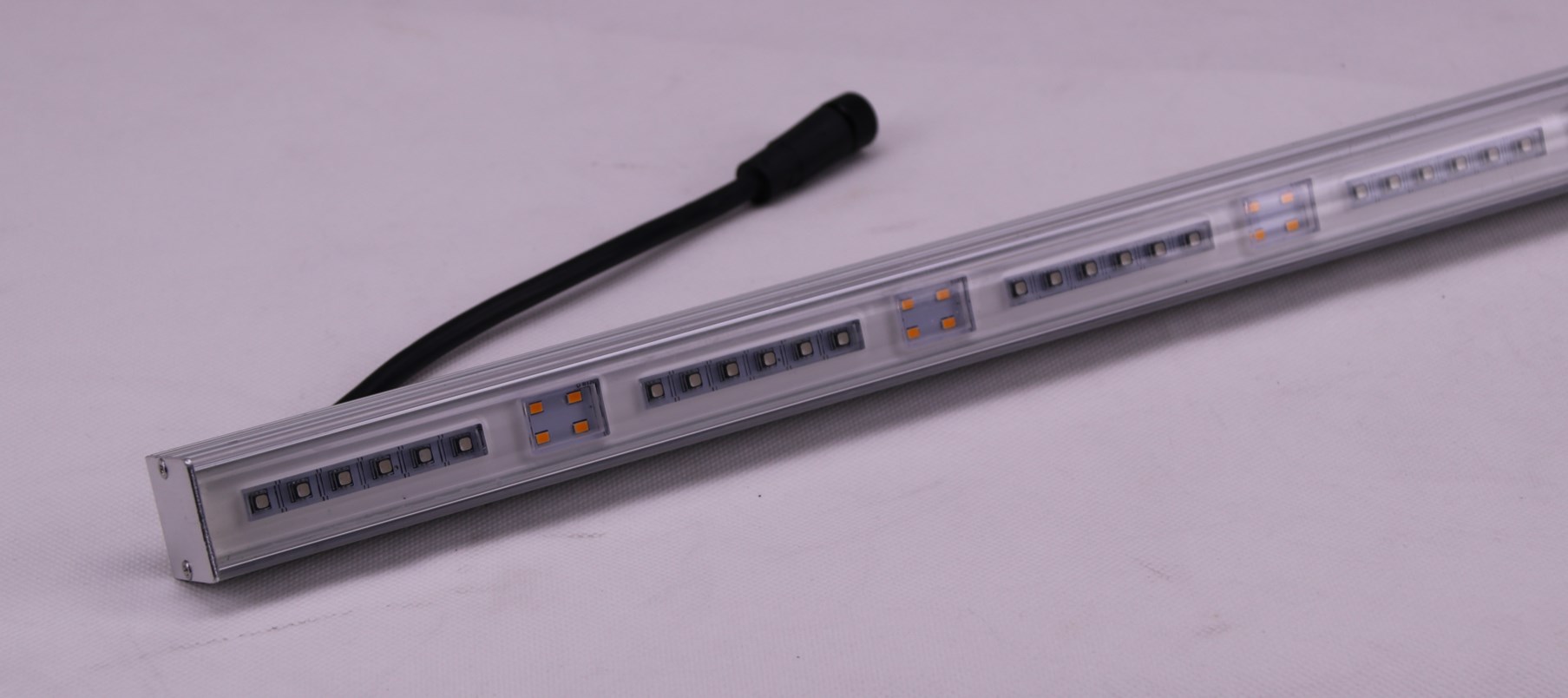 吉豐光電為你講解LED線型燈的色容差是什么？(圖1)